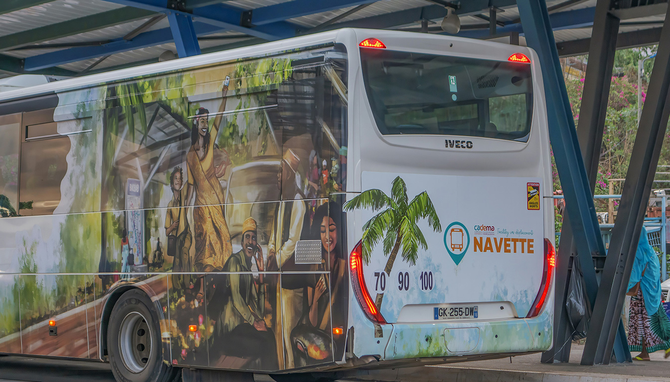 découvrez l'histoire et la signification du logo iveco, ainsi que le lien pour le téléchargement officiel du logo en haute qualité.