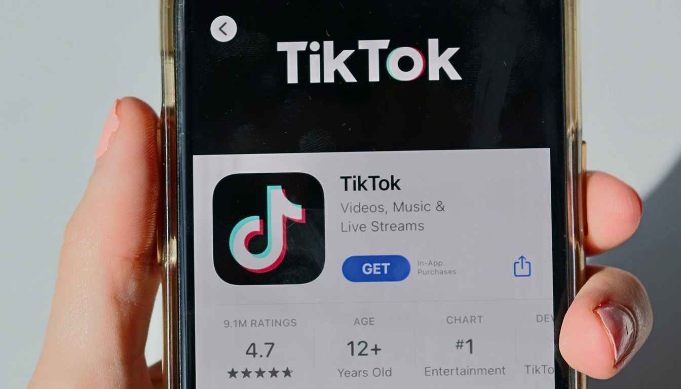 découvrez comment les parents décryptent le phénomène viral des ados sur tiktok dans 'parents qui déblok', une analyse approfondie des tendances et comportements sur la plateforme.