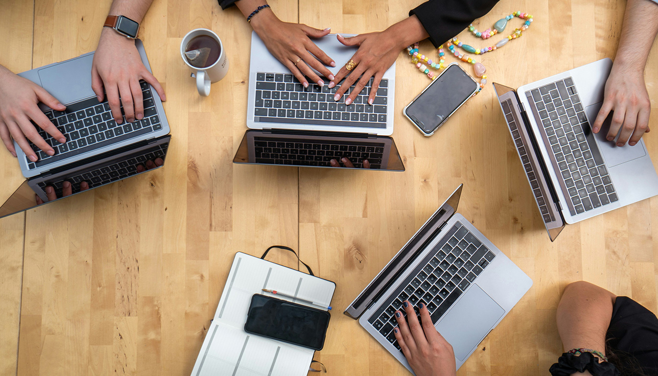 découvrez comment choisir la meilleure agence adwords grâce à nos critères essentiels et les questions clés à poser pour optimiser vos campagnes publicitaires.