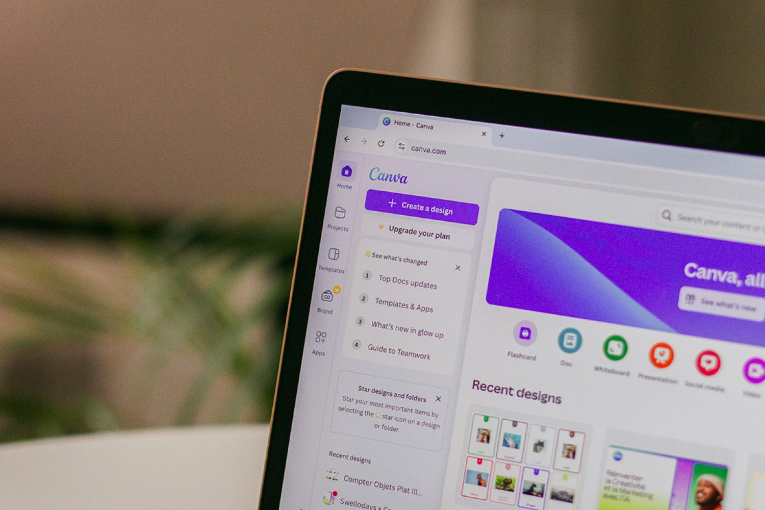 Comment enregistrer un diaporama Canva sur une clé USB ?