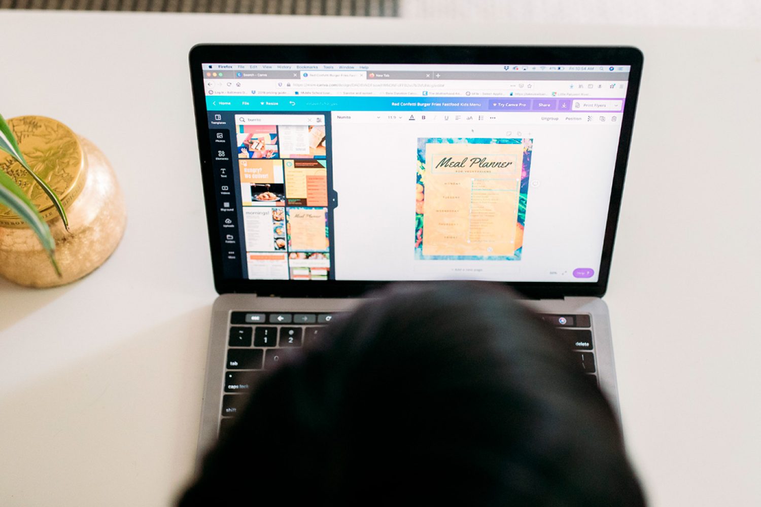 Comment mettre en exposant sur Canva ? La solution simple