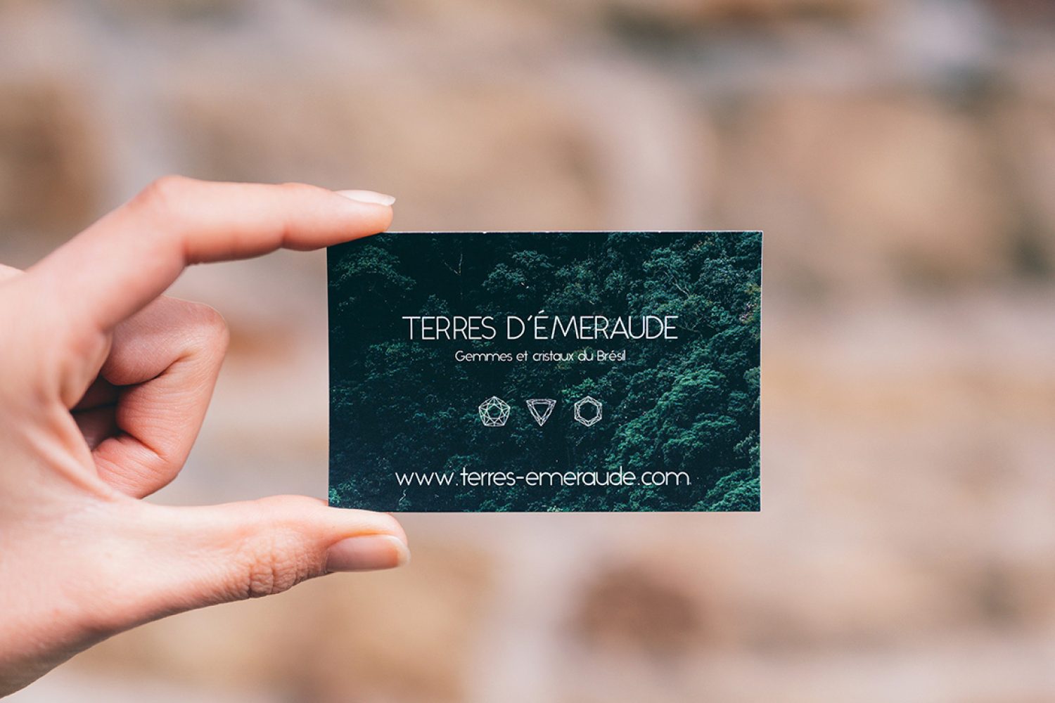 Que mettre sur une carte de visite professionnelle : la checklist ultime