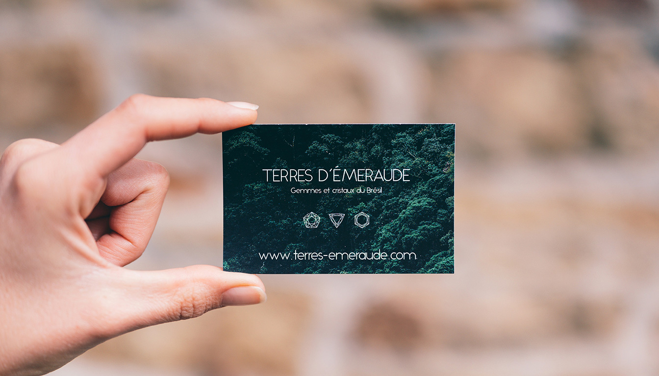 découvrez la checklist ultime pour savoir exactement que mettre sur une carte de visite professionnelle afin de faire bonne impression et optimiser votre réseau.