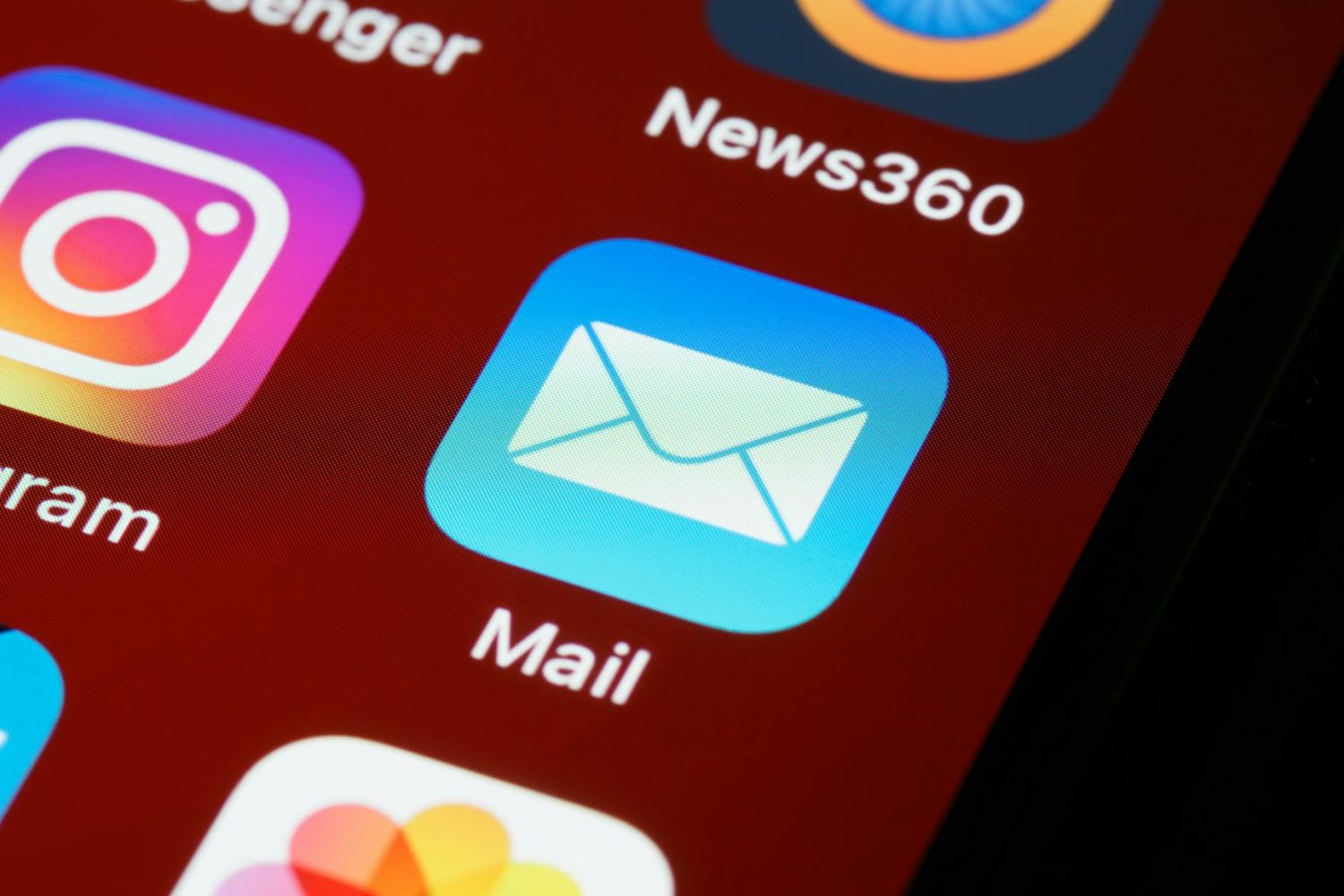 Cc ou Cci dans un mail : différence, usages et règle de la copie cachée