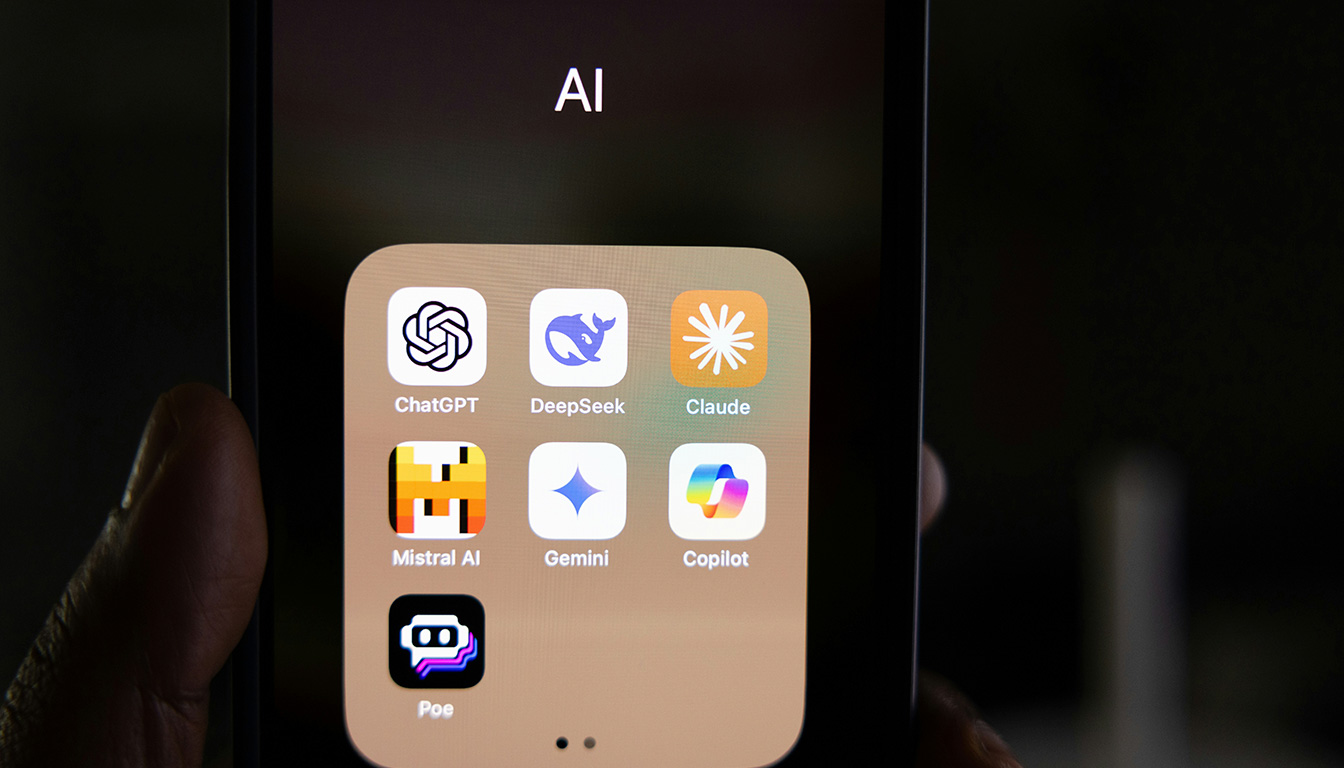 découvrez mistral ia, le chatbot en français : fonctionnalités, prix, fondateurs, et pourquoi c'est une alternative intéressante à chatgpt.