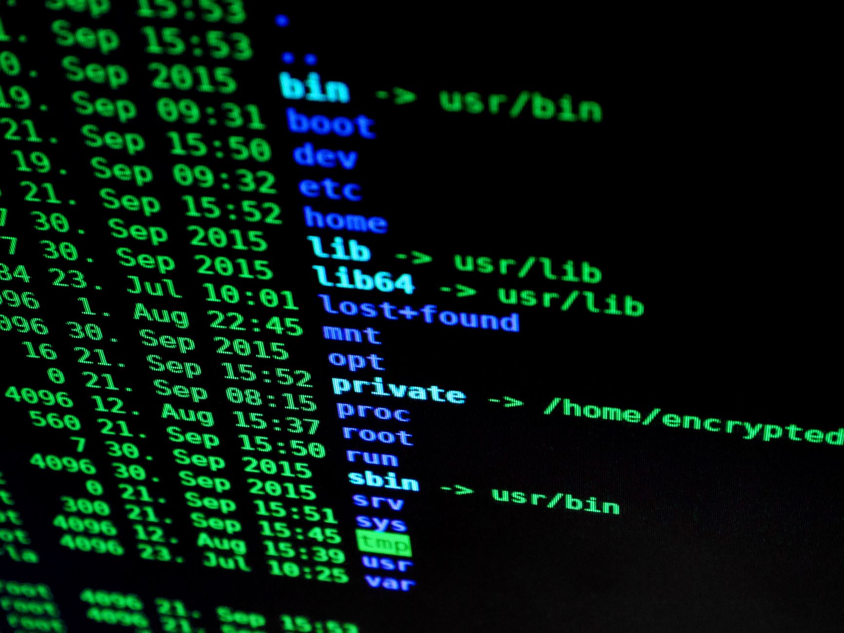 Linux, c'est quoi ? Définition, — système d'exploitation Linux code sur écran