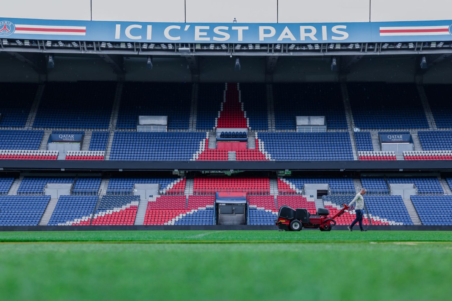 L&rsquo;évolution du logo PSG depuis 1970, ses étoiles et sa version 2026