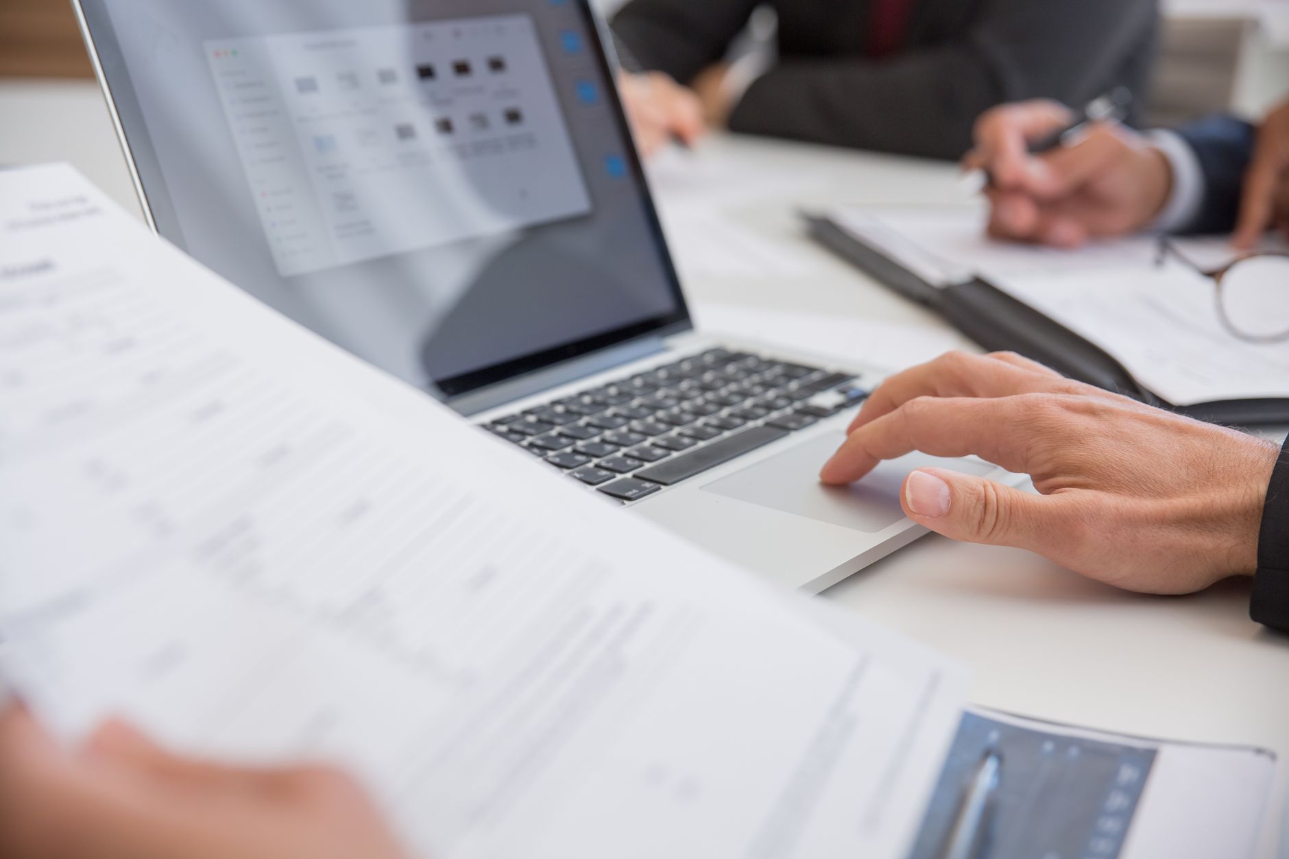 Audit informatique à Besançon prix, — réunion audit informatique bureau