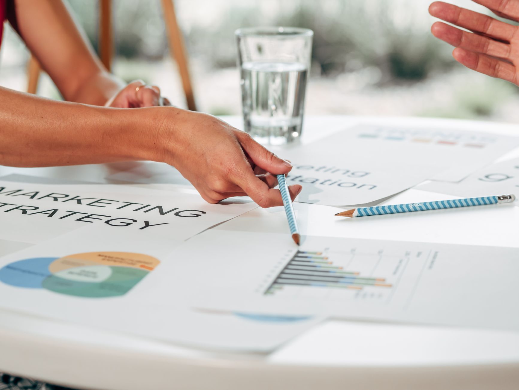 Étape 1 : réaliser une analyse de marché qui aide à choisir — réunion de planification stratégie marketing