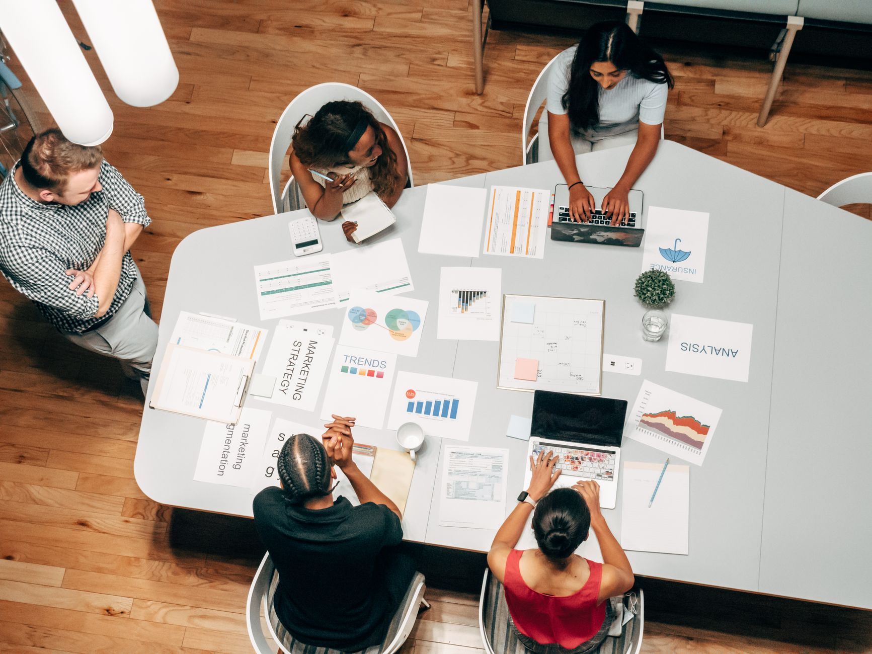 Uplix face à une agence — réunion d'agence SEO brainstorming